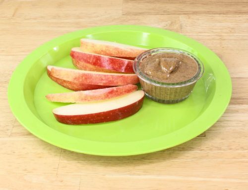 Rodajas de manzana con mantequilla de almendra – Recetas del USDA para centros de cuidado infantil