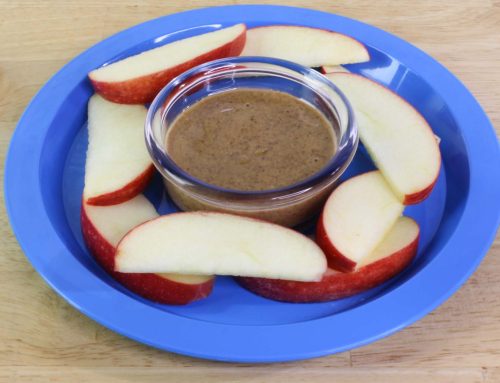 Rodajas de manzana con mantequilla de almendra – Recetas del USDA para centros de cuidado infantil